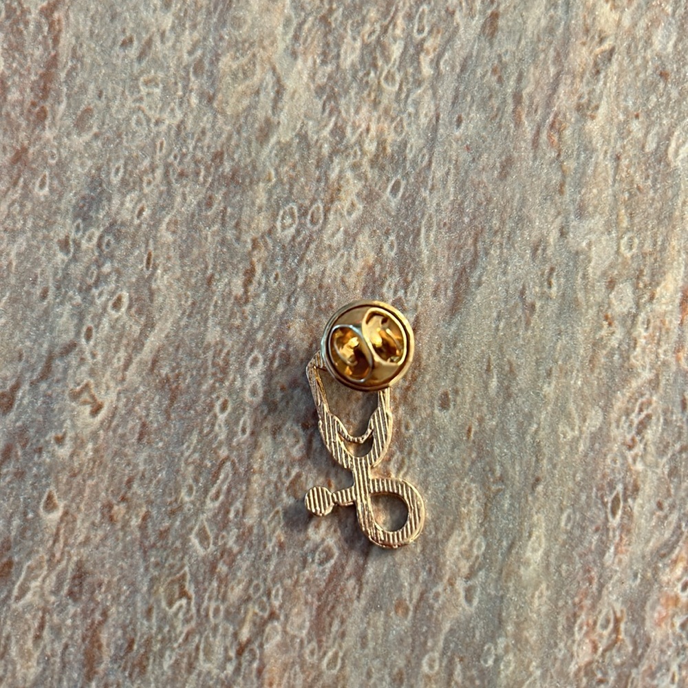 Green stethoscope pin. About an inch. New - Picture 3 of 4